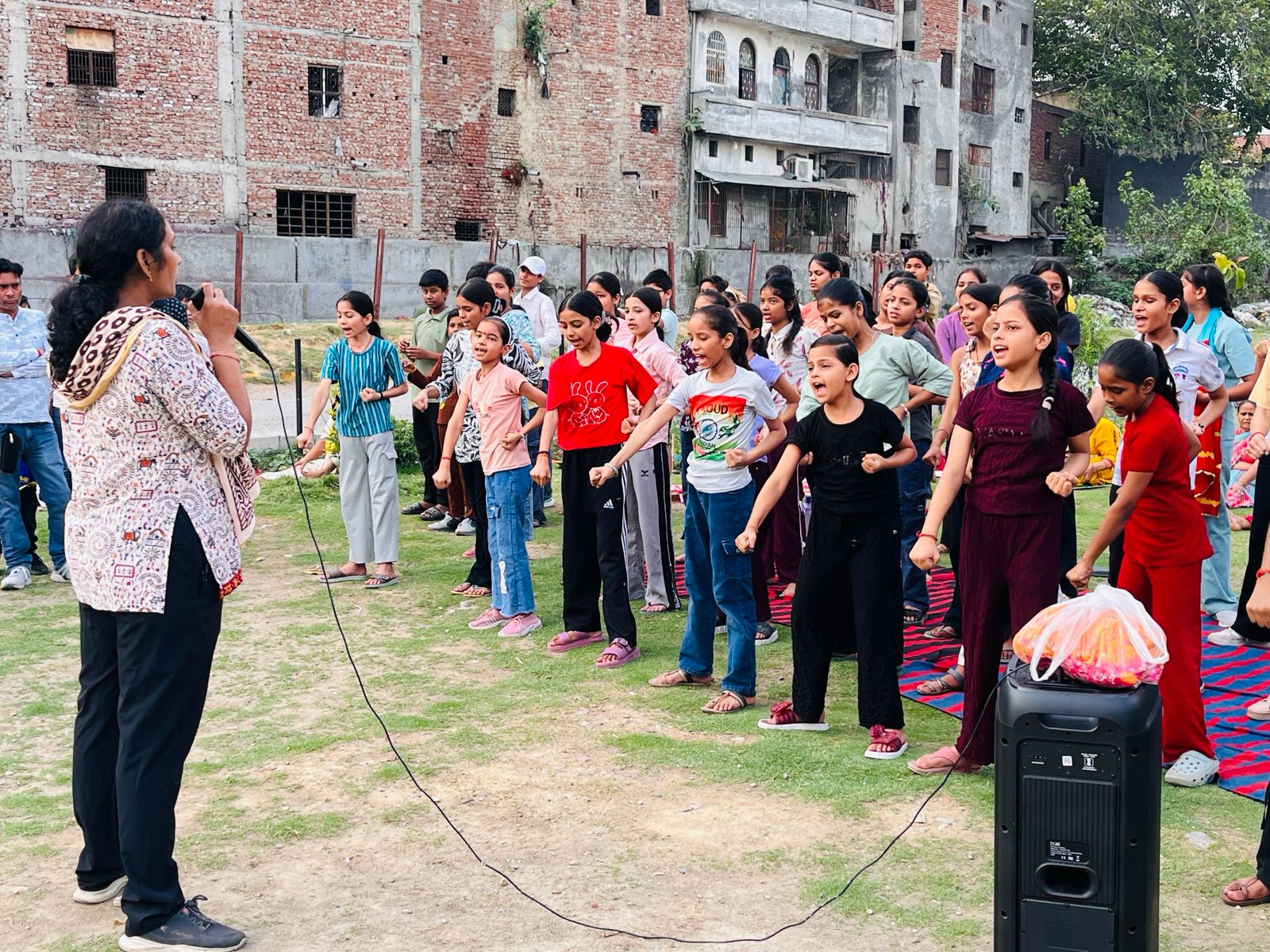 कानून आत्मरक्षा में बल के समान और विपरीत प्रयोग की अनुमति देता है।